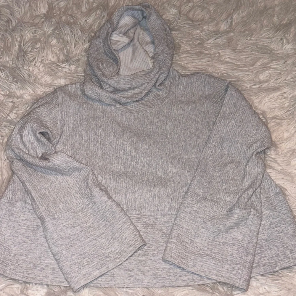 Lululemon Textured Hoodie Pullover Gray Oversized Small Cropped